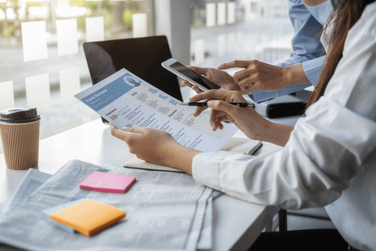 Top 8 Recruiting Techniques for Hiring Outstanding Employees