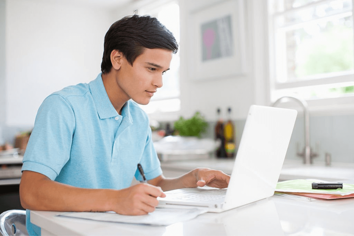 Is a Paraphrasing Tool Helpful for Students in Their Academic Work?