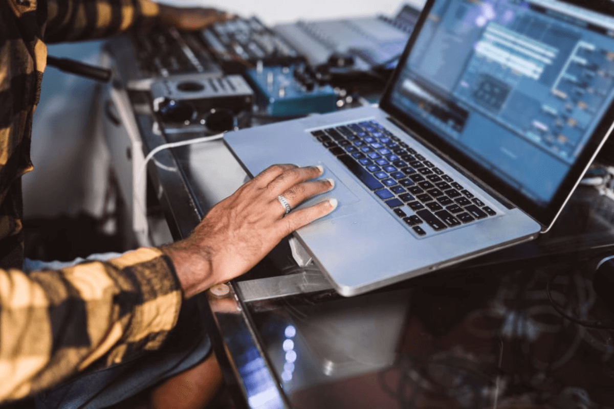 What You Can Expect to Learn in an Online Music Production Course?