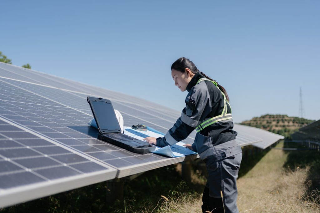 10 Surprising Benefits of Using Solar Panels for Your Business