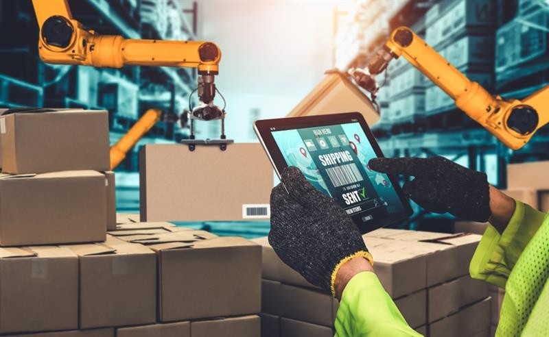 How Custom Logistics Software Development Can Improve Real-Time Tracking